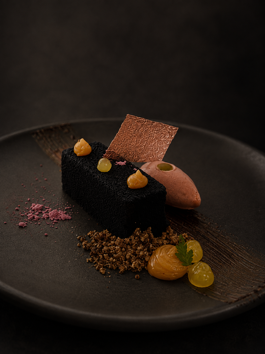 Refined main course presentation